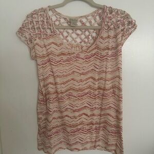 Lucky Brand short sleeve lattice design tee